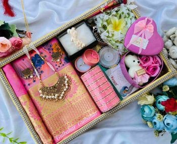 রূপসী গোলাপ কম্ব